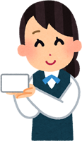 クレジットカードを持つ女性スタッフ